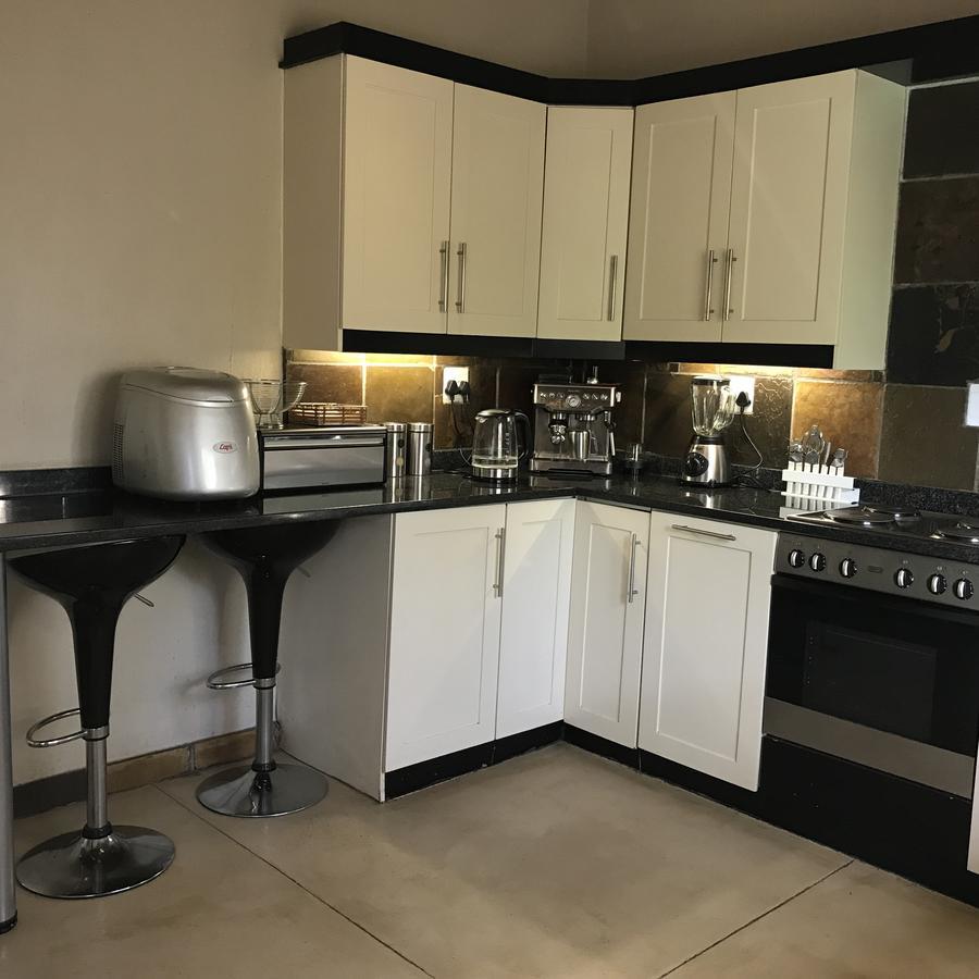 Leadwood Lodge Hoedspruit Exteriör bild