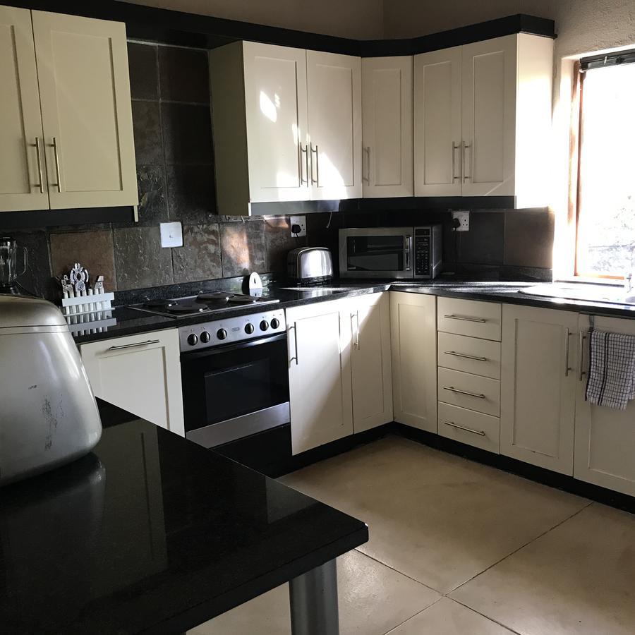 Leadwood Lodge Hoedspruit Exteriör bild